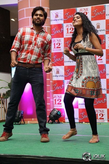 Kerintha-Movie-Team-at-Manjeera-Mall-Kukatpally